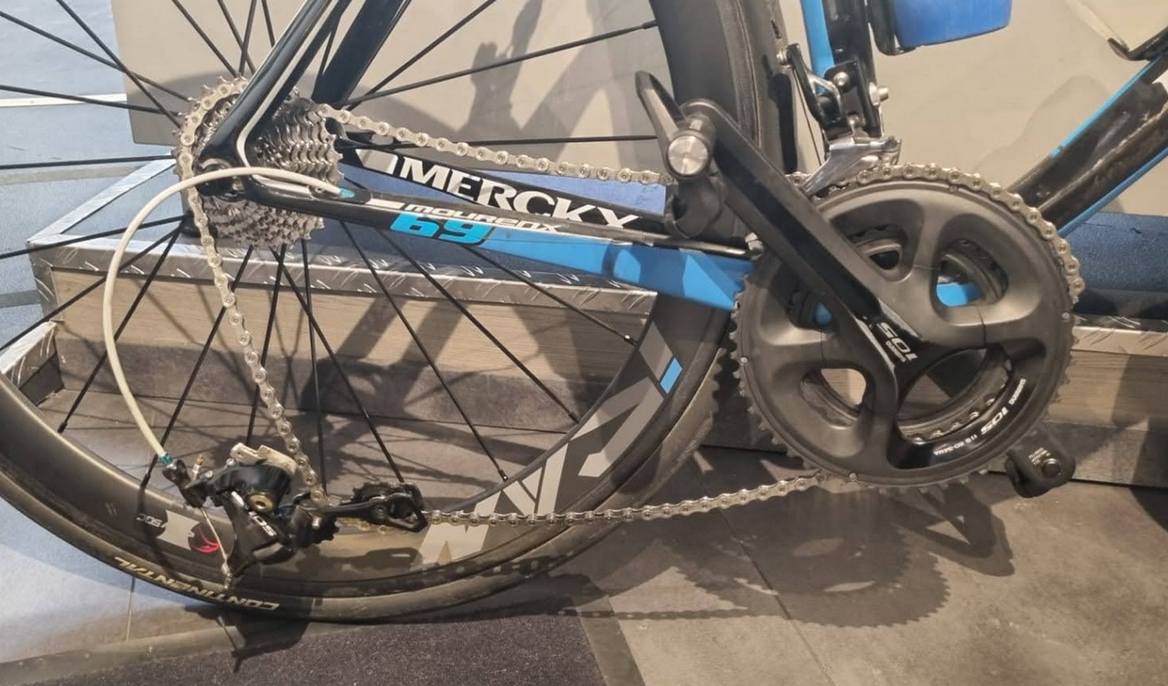 mais vous pouvez aussi vous en charger et je n'effectue alors que le montage.  